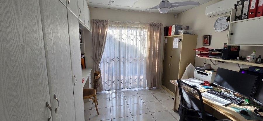 3 Bedroom Property for Sale in Roylglen Gardens Northern Cape